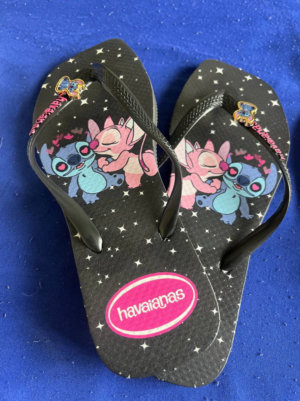 Lote Exclusivo 10 Pares Havaianas Premium com Pingente - Modelos e Cores Variadas