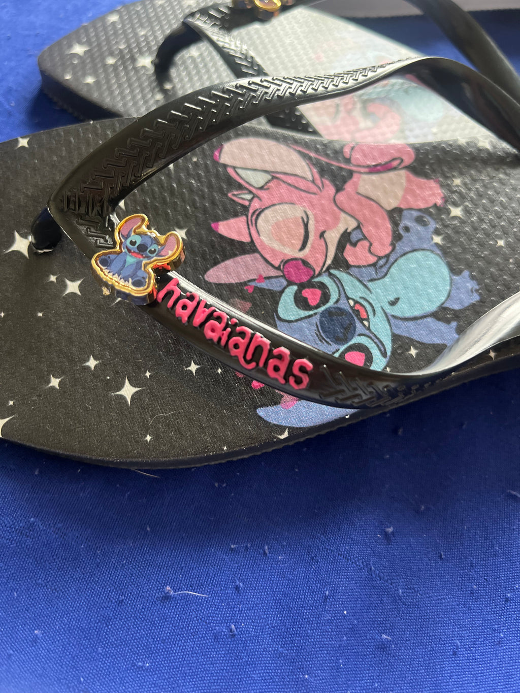 Lote Exclusivo 10 Pares Havaianas Premium com Pingente - Modelos e Cores Variadas